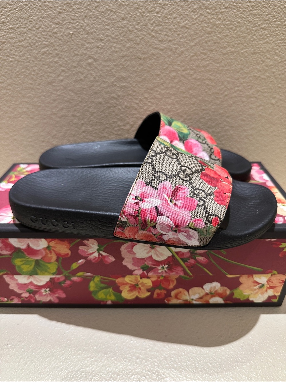 Gucci Floral GG Canvas Slide Sandals in Beige, Pink, Red, Green - Picture 2 of 3